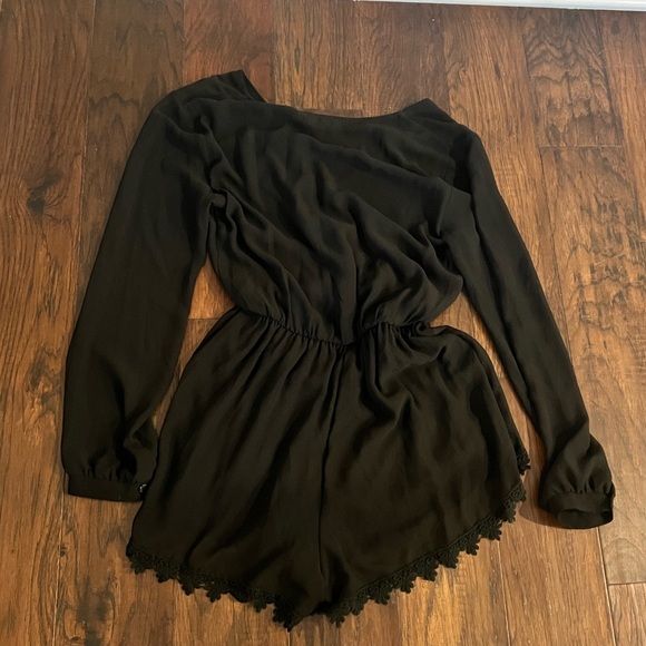 ASTR the label Black Lace Crochet Trim V-neck Long
Sleeve Romper Small - Picture 8 of 8